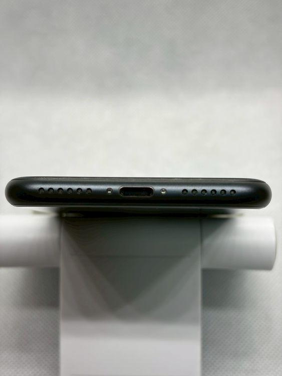������Ʊ�� SIM�ե꡼ iPhoneSE ��3���� 128GB �ߥåɥʥ���