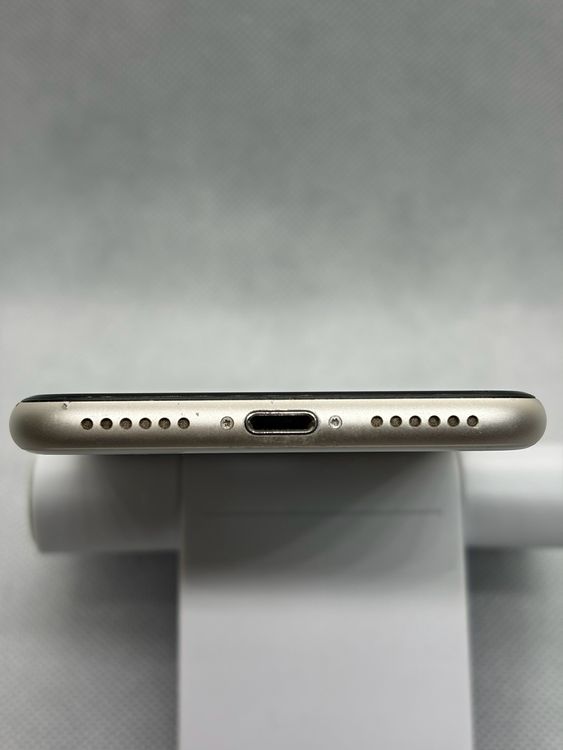 ���Хåƥ꡼81% SIM�ե꡼ iPhoneSE ��3���� 64GB �������饤��
