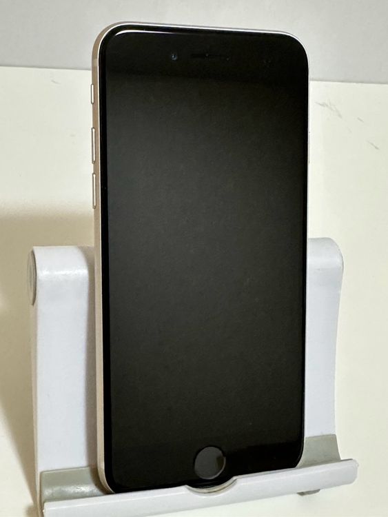 ��SIM�ե꡼ iPhoneSE ��3���� 64GB �������饤��