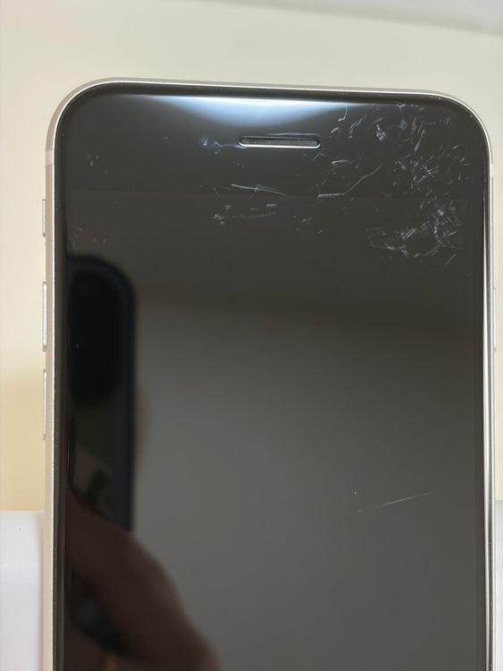 ���Хåƥ꡼91% SIM�ե꡼ iPhoneSE ��2���� 64GB �ۥ磻��