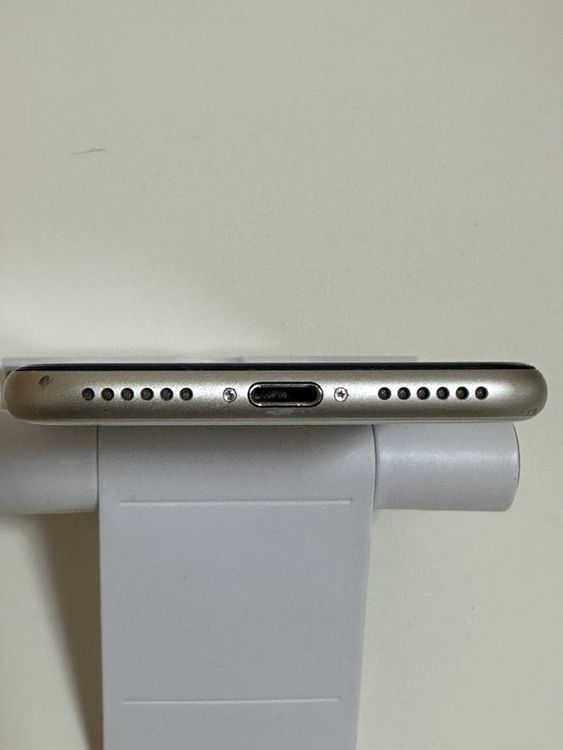 ��SIM�ե꡼ iPhoneSE ��3���� 64GB �������饤��