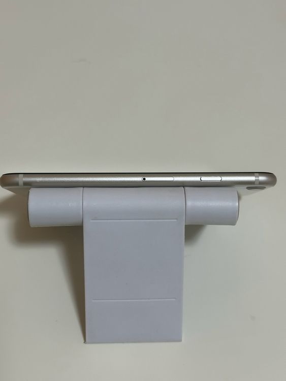 ������Ʊ�� SIM�ե꡼ iPhoneSE ��3���� 128GB �������饤��