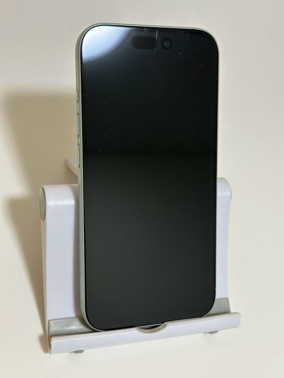 ���Хåƥ꡼82% SIM�ե꡼ iPhone15 128GB ���꡼��