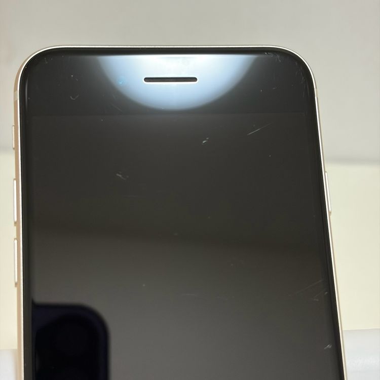 ���Хåƥ꡼93% SIM�ե꡼ iPhoneSE ��3���� 64GB �������饤��