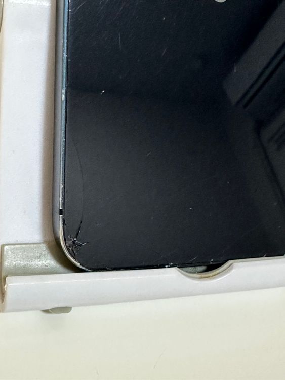 ���Хåƥ꡼83% SIM�ե꡼ iPhone14 128GB �ߥåɥʥ���