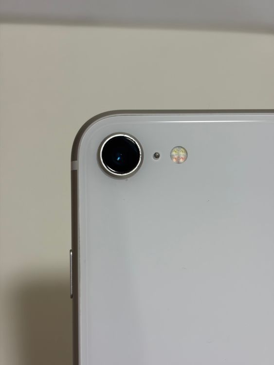 ���Хåƥ꡼81% SIM�ե꡼ iPhoneSE ��2���� 64GB �ۥ磻��