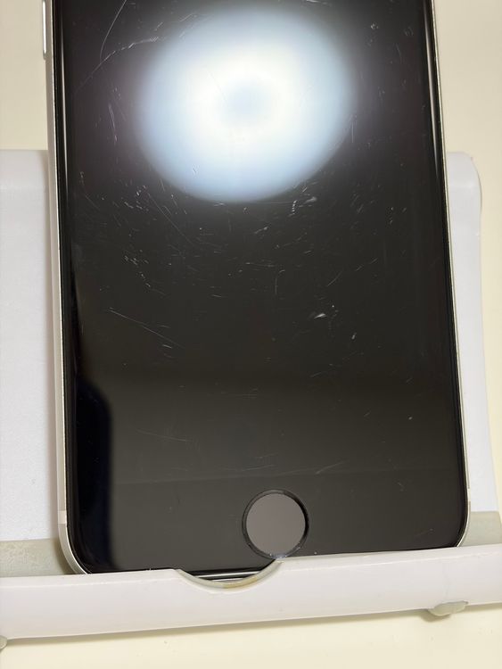 ���Хåƥ꡼81% SIM�ե꡼ iPhoneSE ��2���� 64GB �ۥ磻��