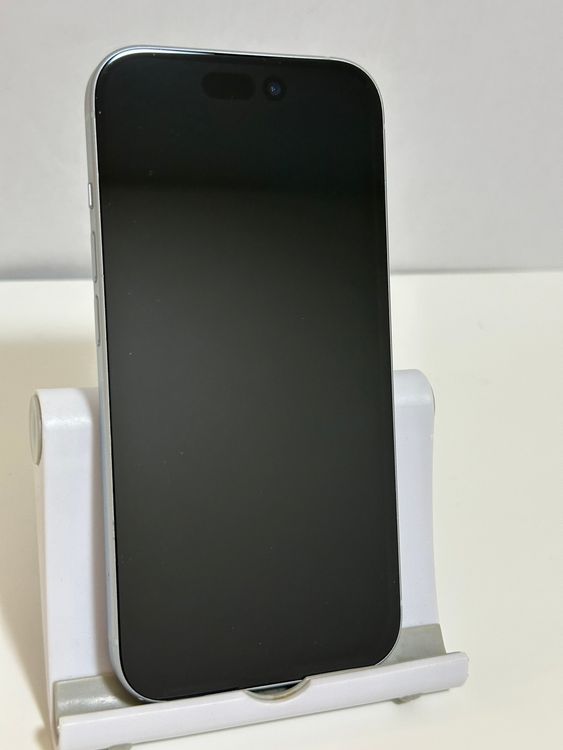 ���Хåƥ꡼83% SIM�ե꡼ iPhone15 128GB �֥롼
