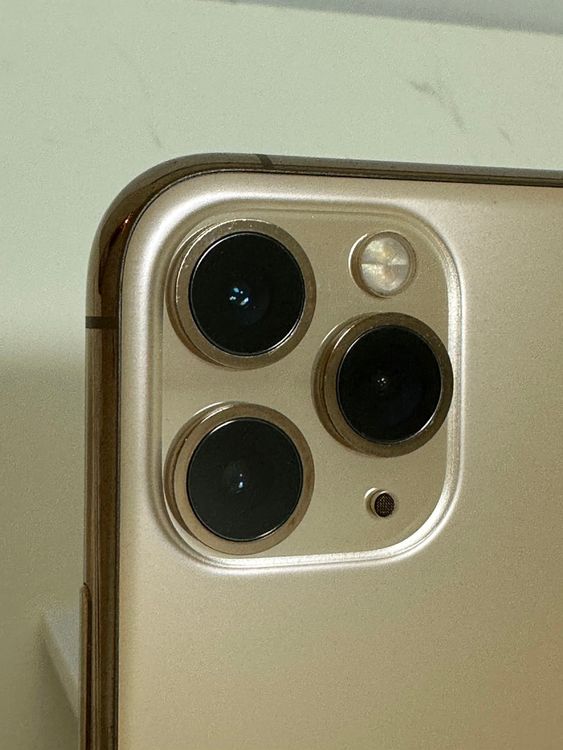 ���Хåƥ꡼80% SIM�ե꡼ iPhone11Pro 256GB �������