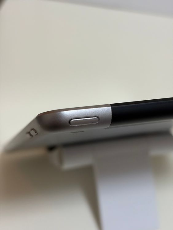 ��SIM�ե꡼ iPad ��5���� 32GB ���졼