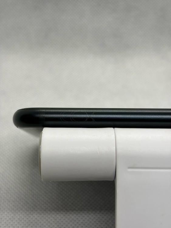 ���Хåƥ꡼85% ���� ������SIM�ե꡼ iPhoneSE ��3���� 128GB �ߥåɥʥ���