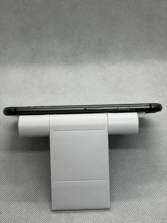 ���Хåƥ꡼85% SIM�ե꡼ iPhone8 64GB ���졼