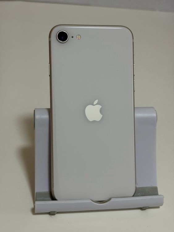 ��SIM�ե꡼ iPhoneSE ��3���� 64GB �������饤��