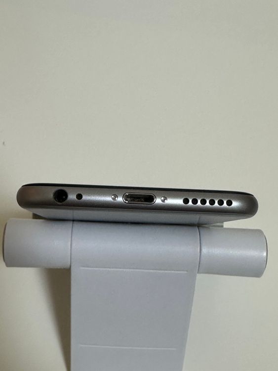 ���Хåƥ꡼100% iPhone6 64GB ���ڡ������쥤 au