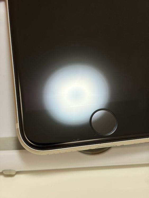 ���Хåƥ꡼82% SIM�ե꡼ iPhoneSE ��3���� 64GB �������饤��