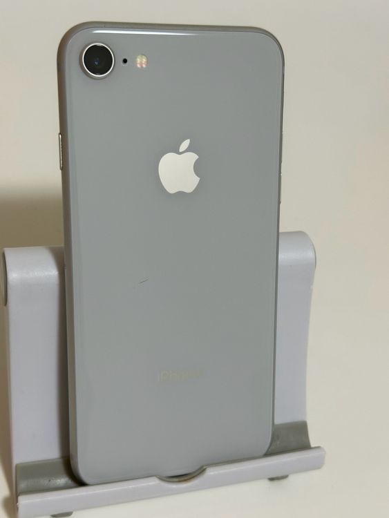 ������ �Хåƥ꡼81% SIM�ե꡼ iPhone8 64GB ����С�