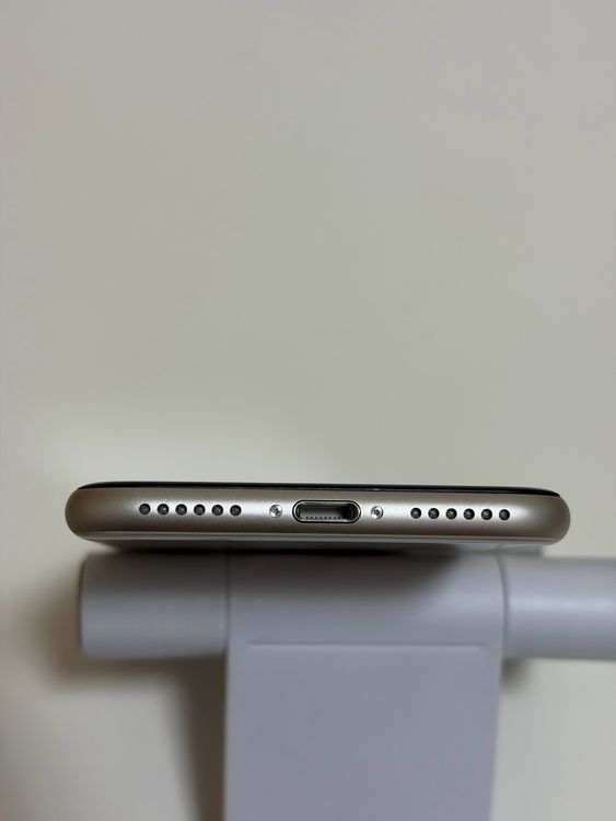 ������Ʊ�� SIM�ե꡼ iPhoneSE ��3���� 64GB �������饤��