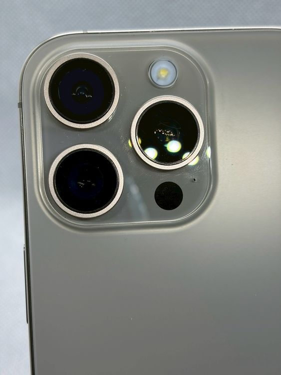 ���Хåƥ꡼87% SIM�ե꡼ iPhone16Pro 256GB �ʥ���������˥���