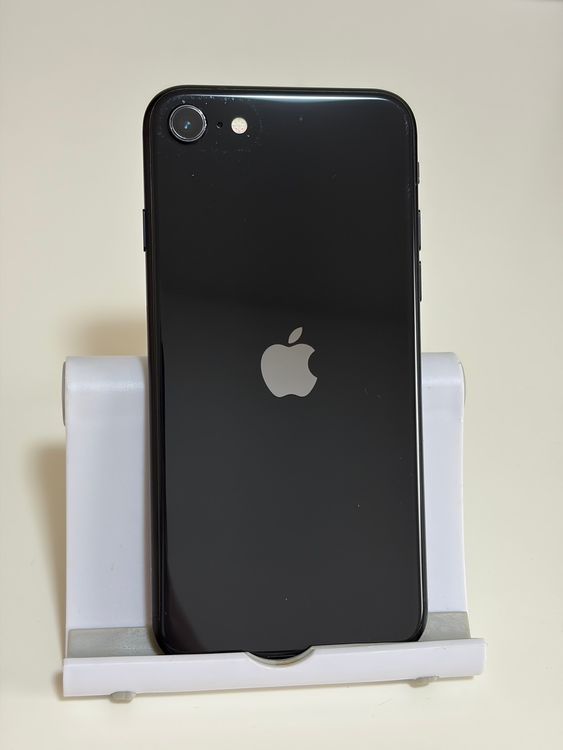 ���Хåƥ꡼85% SIM�ե꡼ iPhoneSE ��2���� 64GB �֥�å�