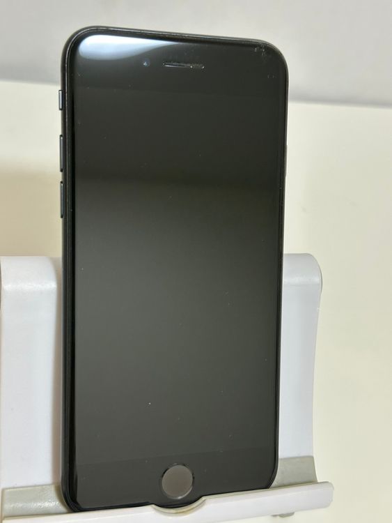 ���Хåƥ꡼80% SIM�ե꡼ iPhoneSE ��2���� 64GB �֥�å�