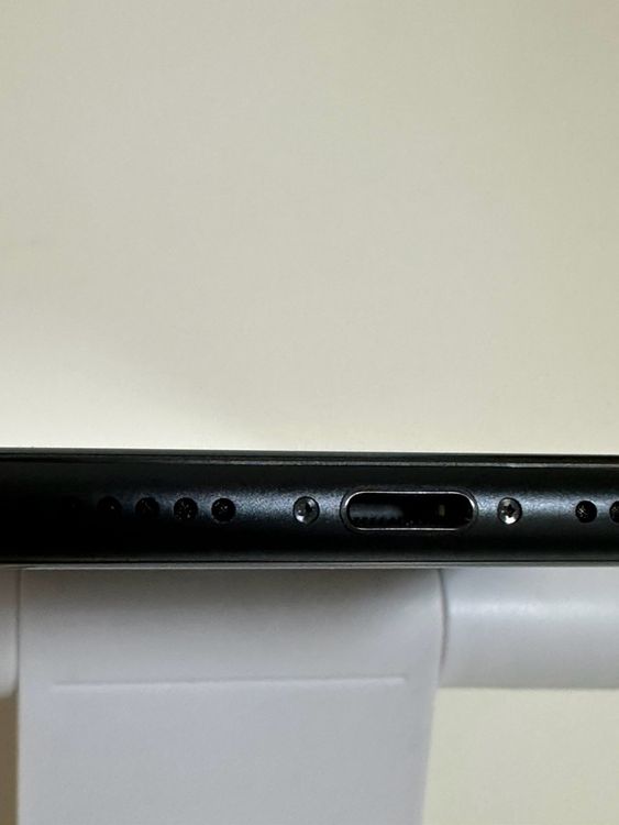 ��̤������ SIM�ե꡼ iPhoneSE ��3���� 64GB �ߥåɥʥ���