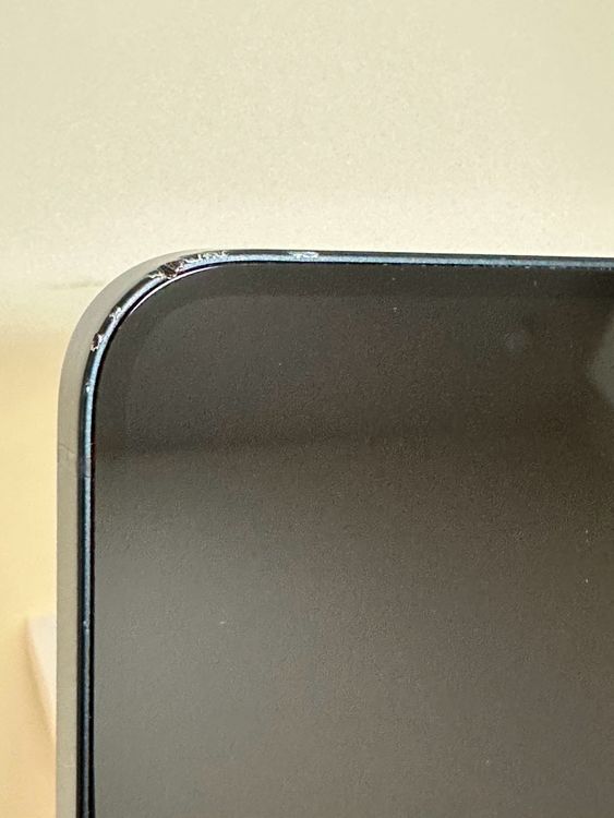 ���Хåƥ꡼84% SIM�ե꡼ iPhone13 256GB �ߥåɥʥ���