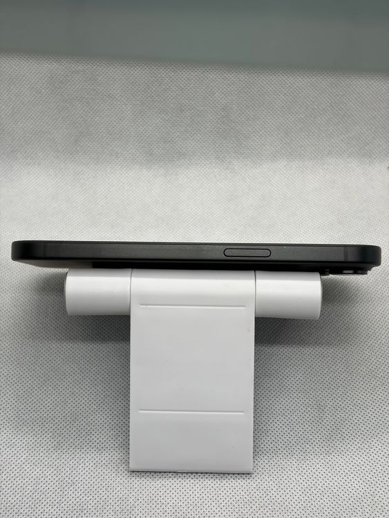 ���Хåƥ꡼88% Ķ���� SIM�ե꡼ iPhone15 128GB �֥�å�