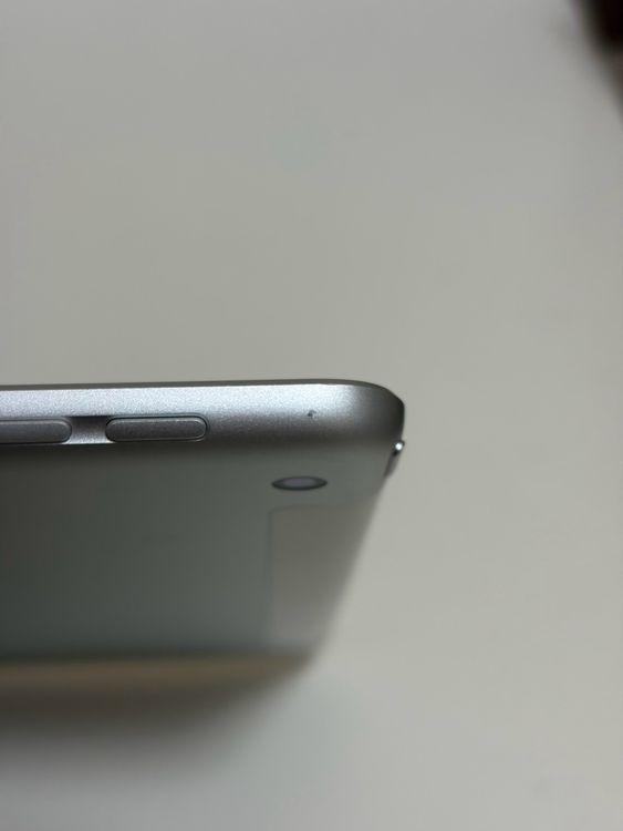 ���Хåƥ꡼97% SIM�ե꡼ iPad ��7���� 32GB ����С�