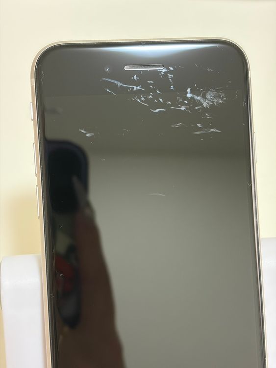 ���Хåƥ꡼86% SIM�ե꡼ iPhoneSE ��3���� 64GB �������饤��