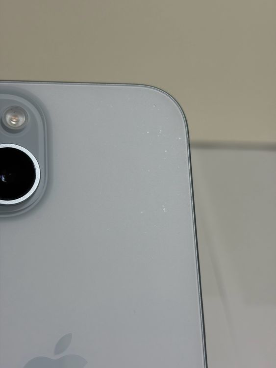 ���Хåƥ꡼84% SIM�ե꡼ iPhone15 128GB �֥롼