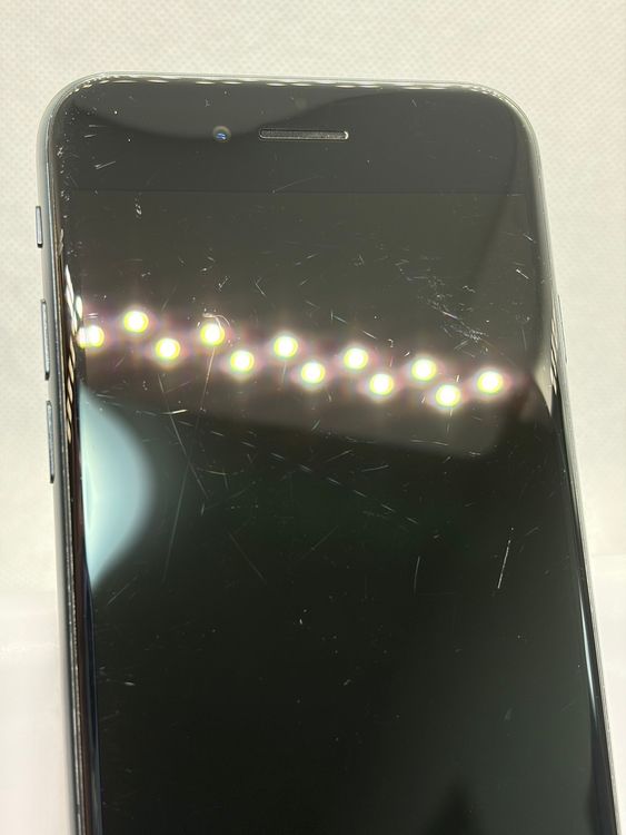 ���Хåƥ꡼86% SIM�ե꡼ iPhoneSE ��3���� 128GB �ߥåɥʥ���