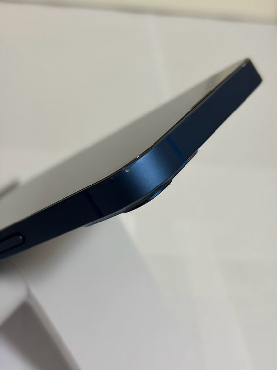 ���Хåƥ꡼85% SIM�ե꡼ iPhone13 256GB �֥롼