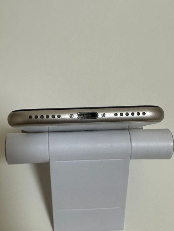���Хåƥ꡼88% Ķ���� SIM�ե꡼ iPhoneSE ��3���� 128GB �������饤��