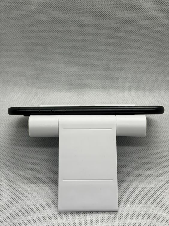 ���Хåƥ꡼84% SIM�ե꡼ iPhoneSE ��2���� 128GB �֥�å�