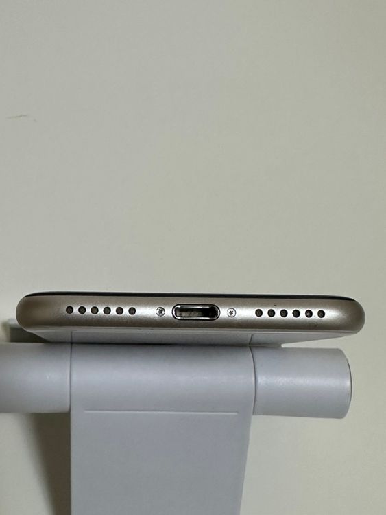 ��SIM�ե꡼ iPhoneSE ��3���� 128GB �������饤��