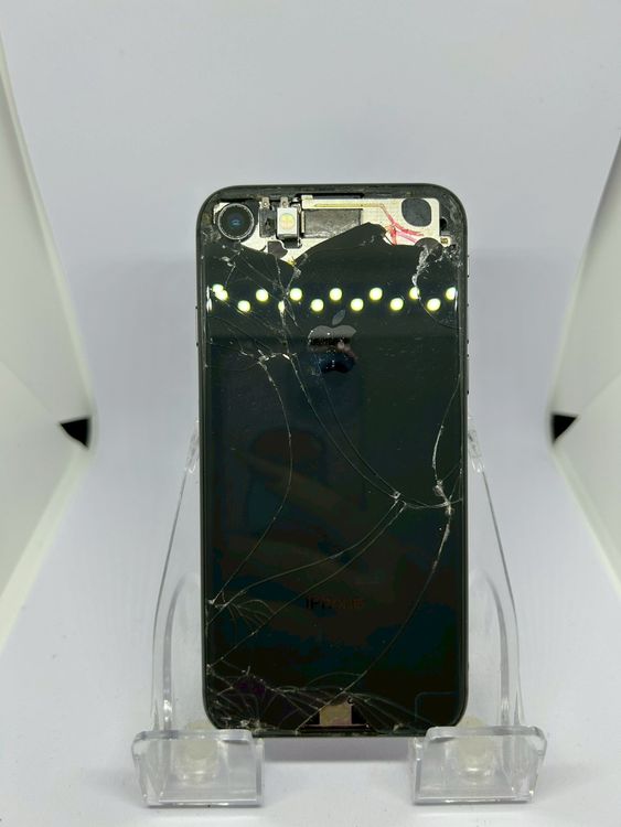 ��SIM�ե꡼ iPhone8  256GB ���ڡ������쥤 �Хåƥ꡼82%