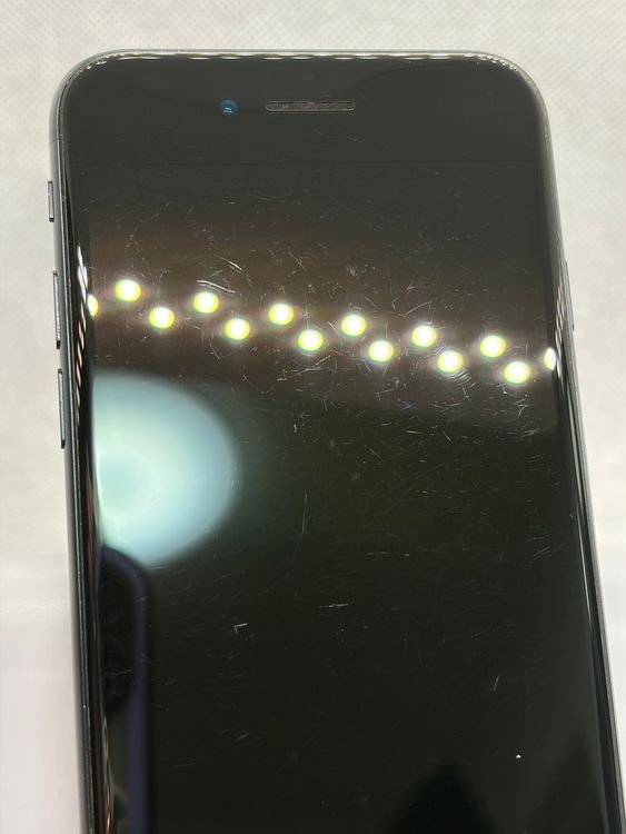 ���Хåƥ꡼90% SIM�ե꡼ iPhoneSE ��3���� 128GB �ߥåɥʥ���