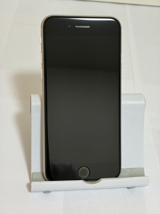���Хåƥ꡼84% SIM�ե꡼ iPhoneSE ��3���� 64GB �������饤��