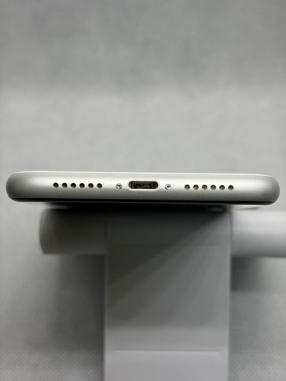 ���Хåƥ꡼81% SIM�ե꡼ iPhoneXR 64GB �ۥ磻��