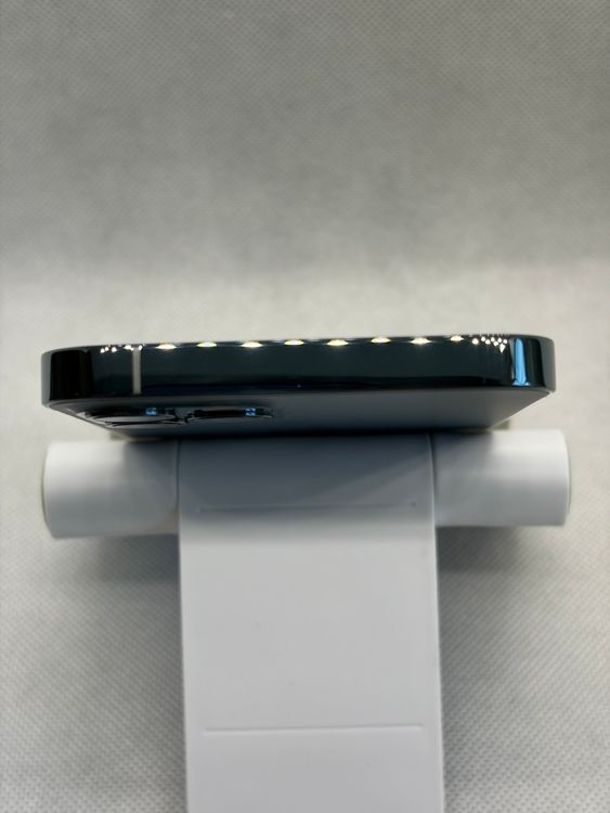 ���Хåƥ꡼84% SIM�ե꡼ iPhone12Pro 256GB �ѥ��ե��å��֥롼