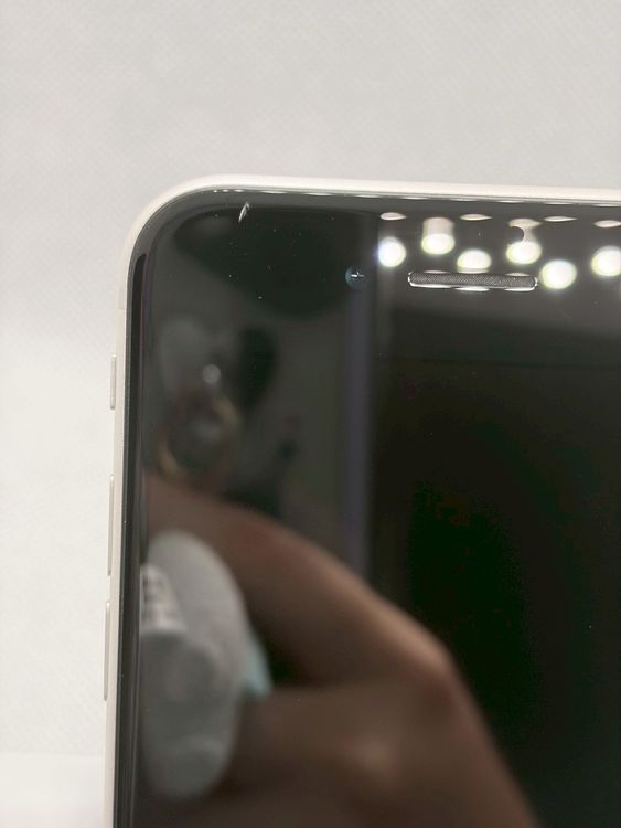 ���Хåƥ꡼83% SIM�ե꡼ iPhoneSE ��3���� 128GB �������饤��