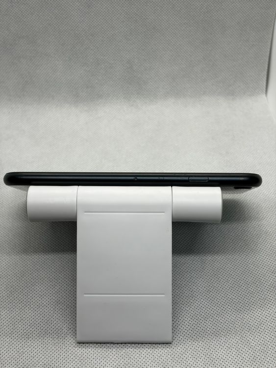 ��Ķ���� �Хåƥ꡼89% SIM�ե꡼ iPhoneSE ��3���� 256GB �ߥåɥʥ���