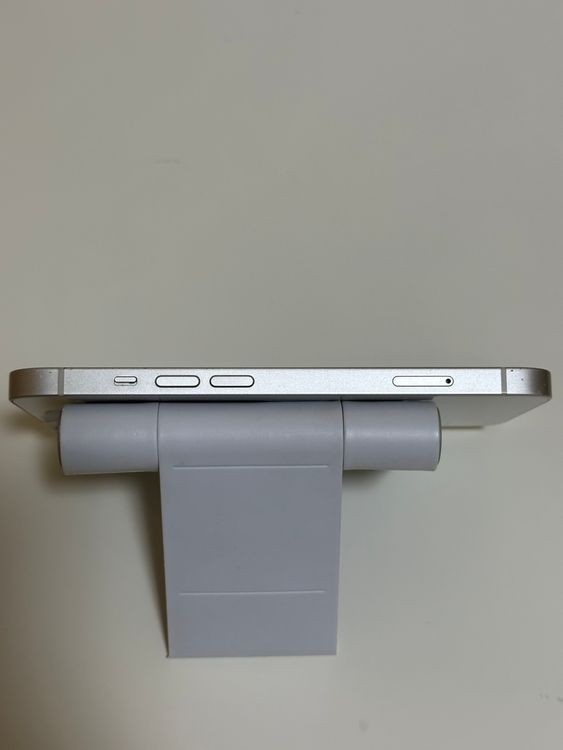 ���Хåƥ꡼83% SIM�ե꡼ iPhone14 256GB �������饤��