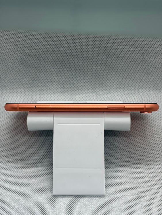 ���Хåƥ꡼84% SIM�ե꡼ iPhoneXR 64GB �������