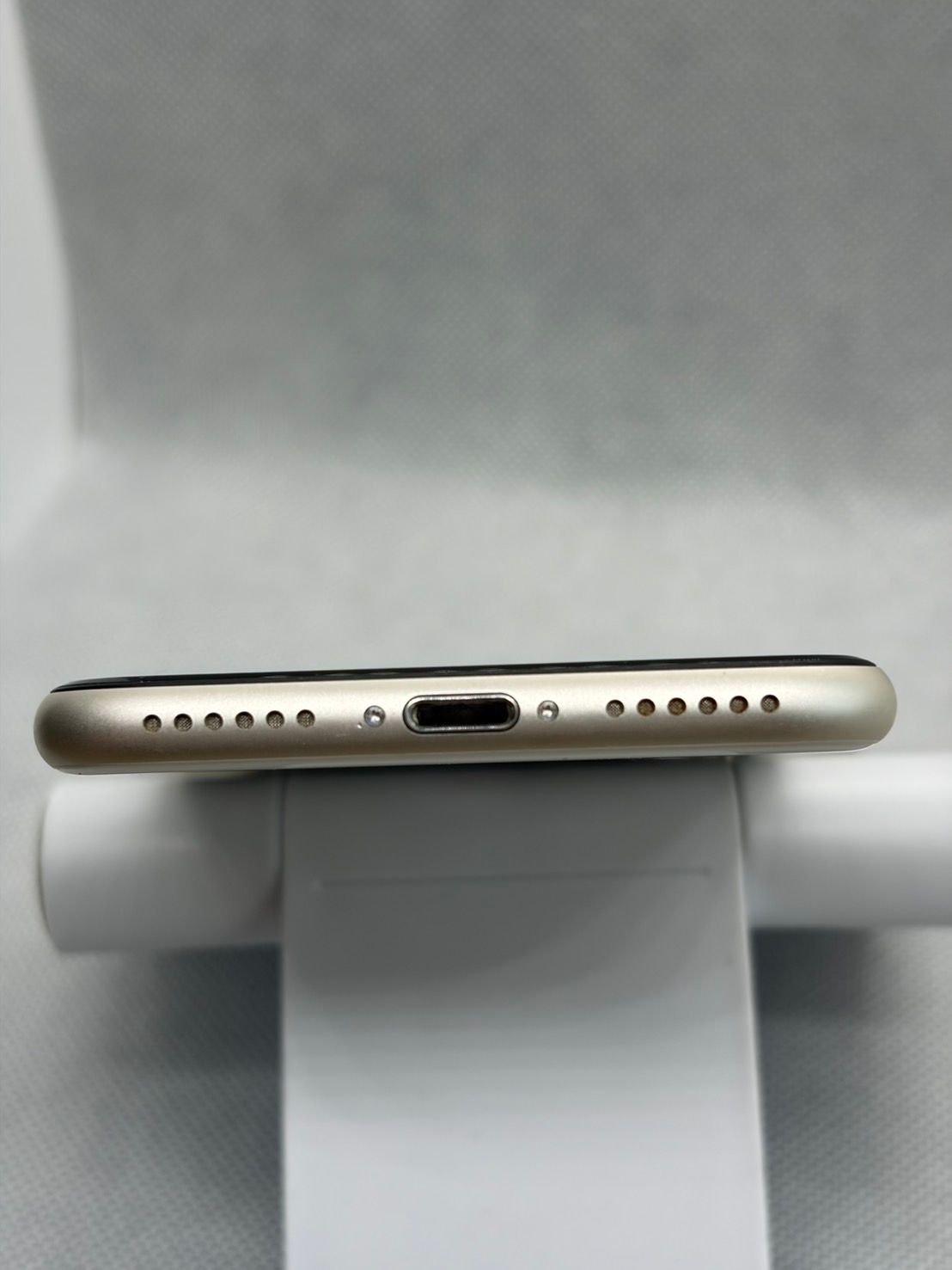 ムスビー｜◯バッテリー86% SIMフリー iPhoneSE 第3世代 64GB スター