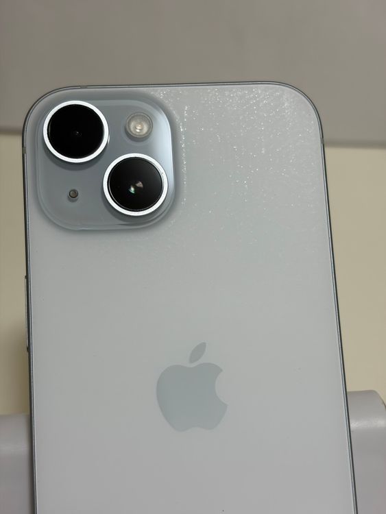 ���Хåƥ꡼85% SIM�ե꡼ iPhone15 128GB �֥롼