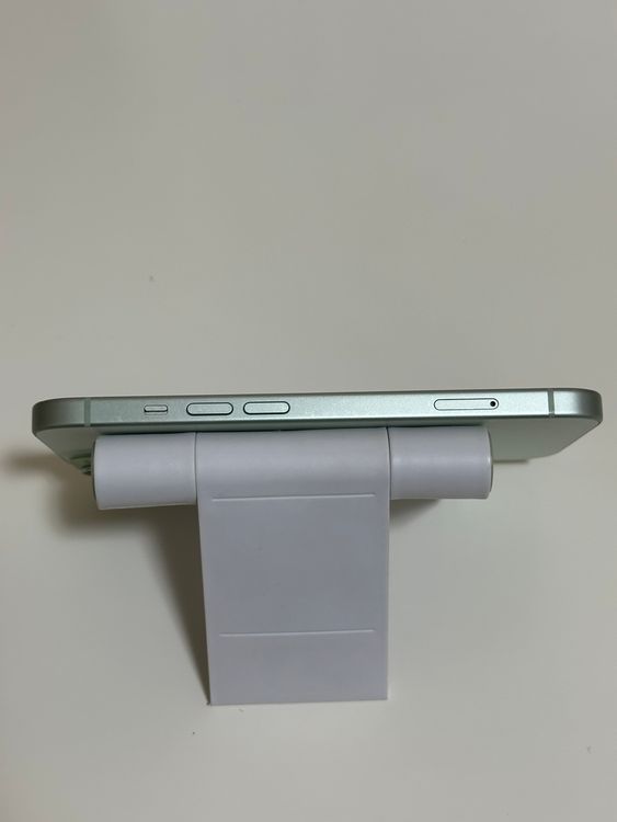 ���Хåƥ꡼82% SIM�ե꡼ iPhone15 256GB ���꡼��