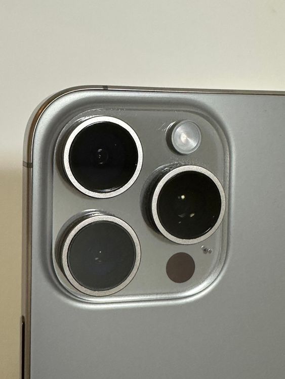 ���Хåƥ꡼81% SIM�ե꡼ iPhone15ProMax 256GB �ʥ���������˥���