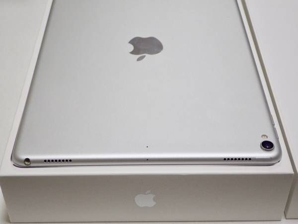 ムスビー｜iPad Pro 10.5インチ Wi-Fiモデル 256GB シルバー 送料無料  