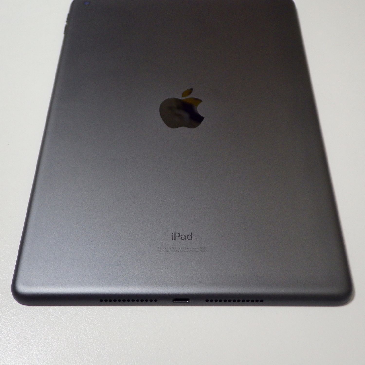 iPad第7世代Wi-Fiモデル32GBスペースグレイ 硬く 